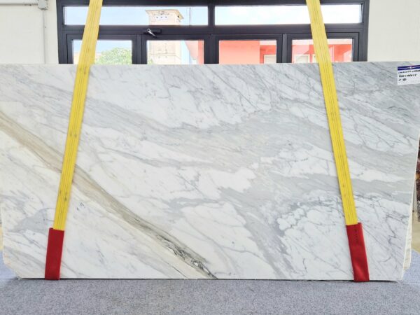Lastra Calacatta Carrara.